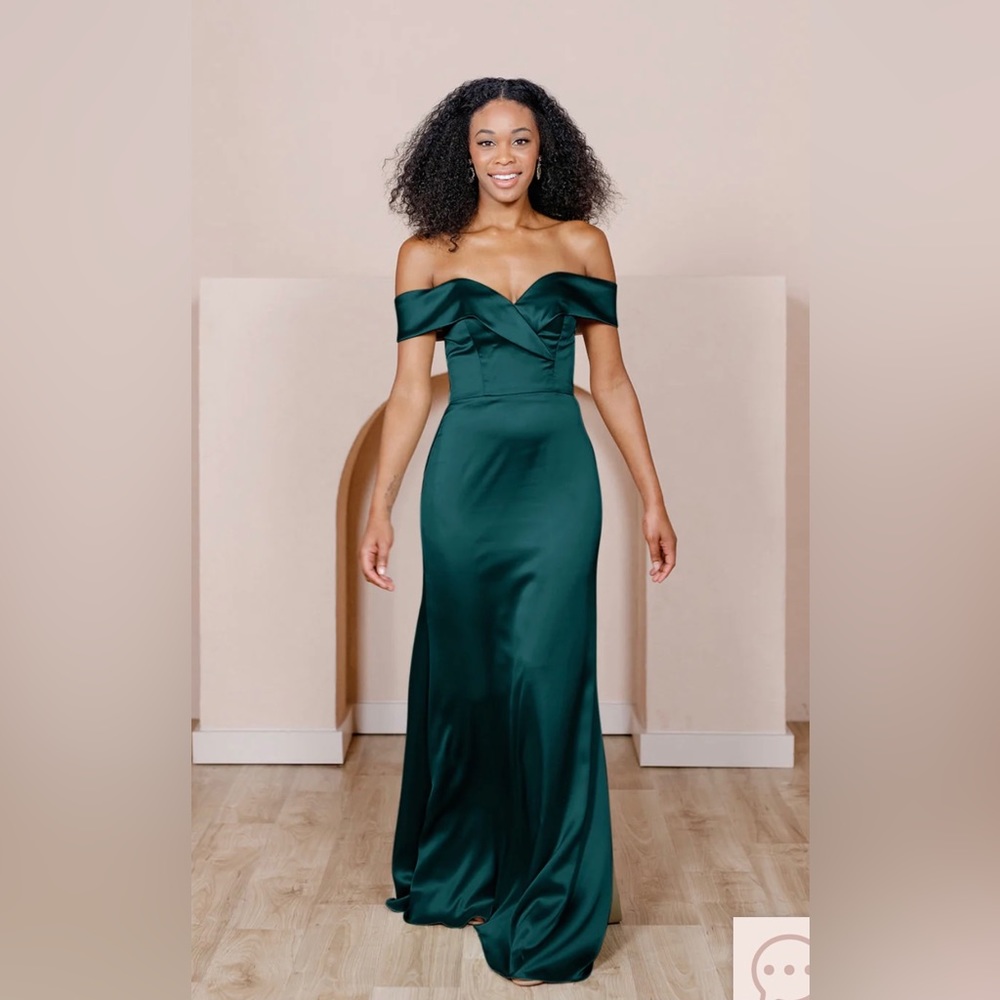 REVELRY BARDOT SATIN DRESS IN EMERALD